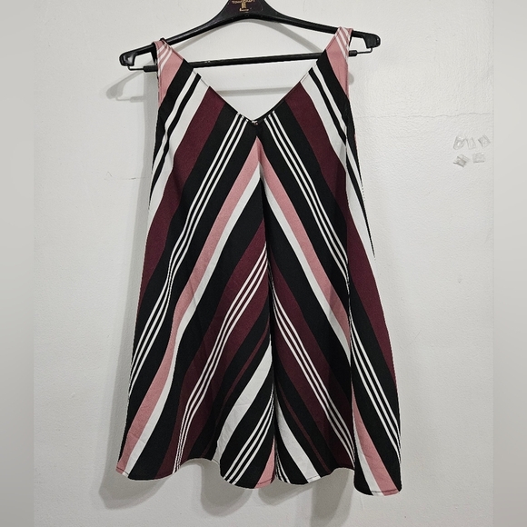 Lane Bryant Sleeveless VNeck Tank Top. Size 14 - Picture 1 of 3